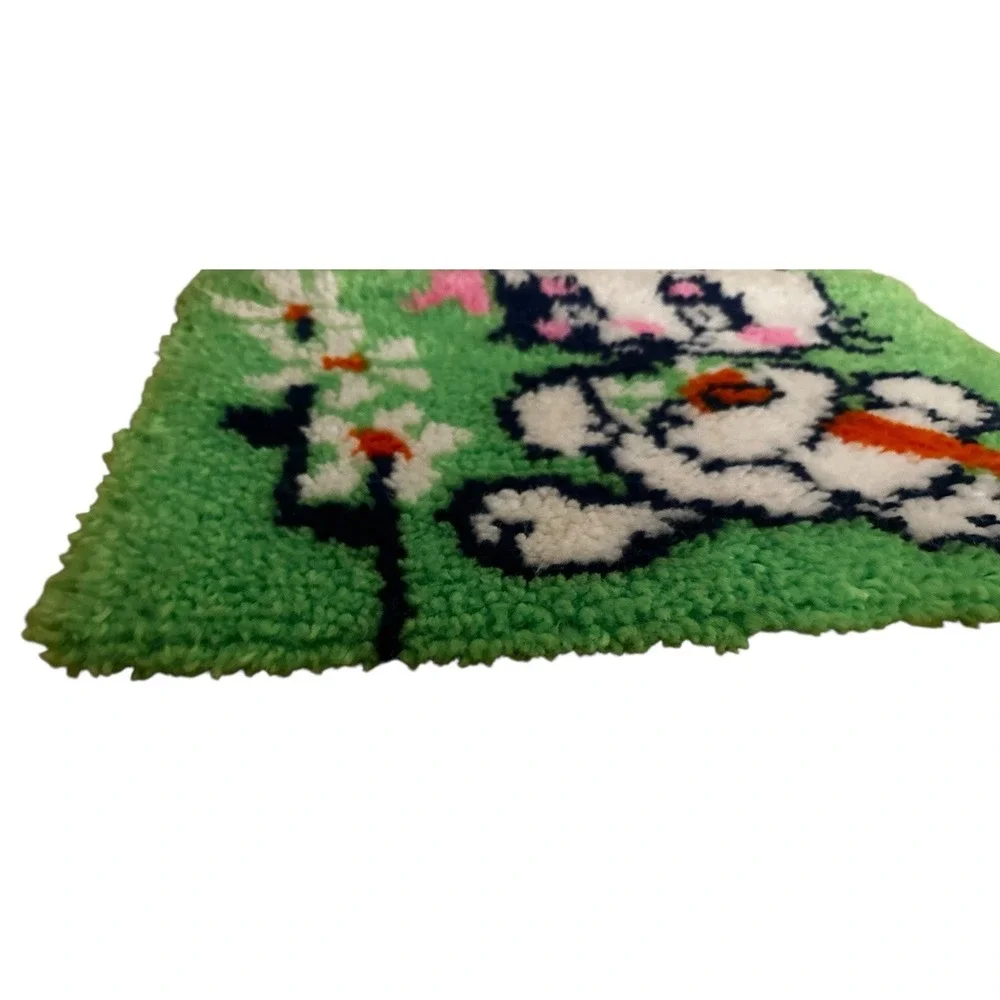Vintage MCM Latch Hook‎ Rug Retro Bunny Wall Hanging Art Easter Decor 18 X 24