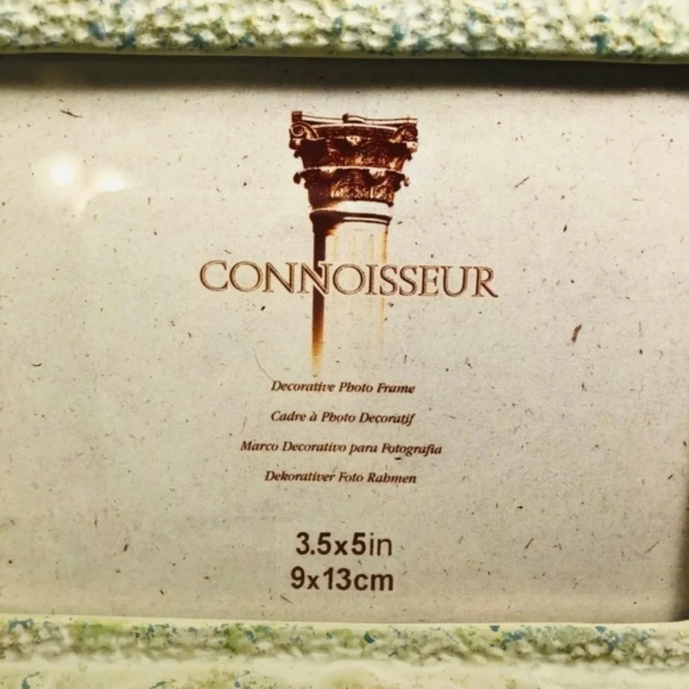 Connoisseur picture frame