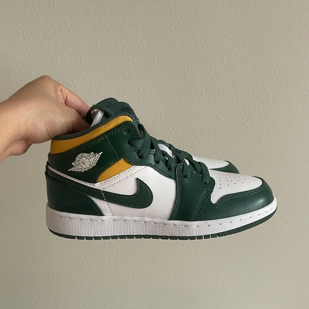 Nike Jordan 1 Mid Sonics Size 4.5 Youth