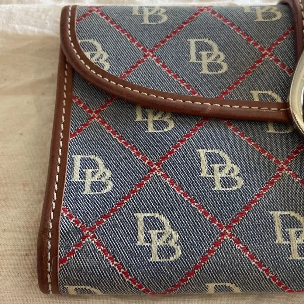 Dooney & Bourke Wallet Vintage leather clasp is silver leather imitation…