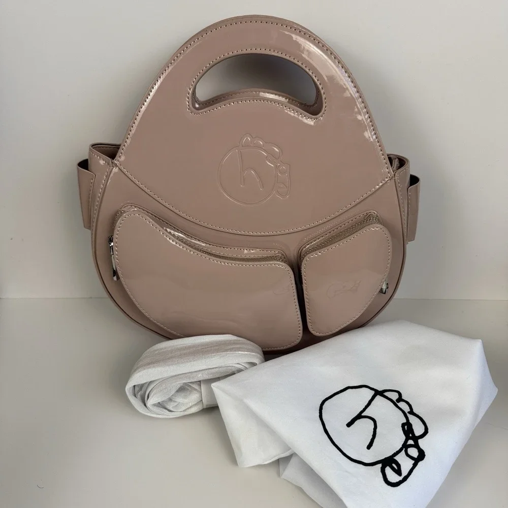 Homage Year beige manifestation shoulder