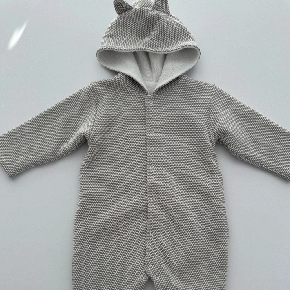 Kissy Kissy Heavy Weight Gray/White Hooded Jumper Size 9M