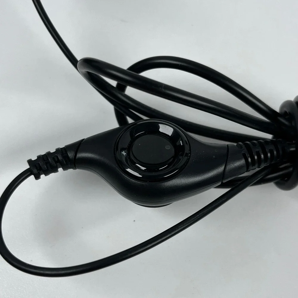 Logitech controls simple photos