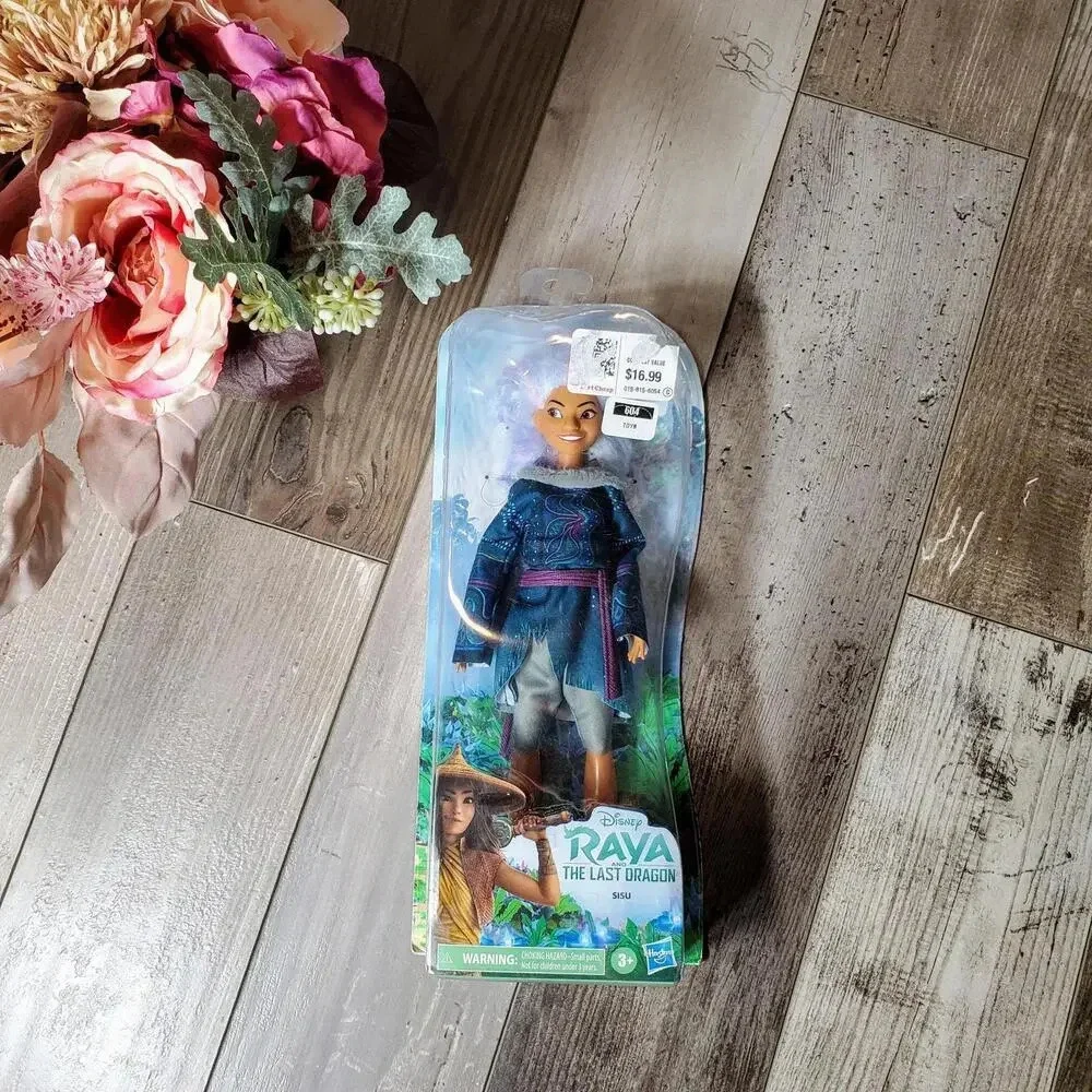 DISNEY Raya And The Last Dragon SISU Fashion Doll 11