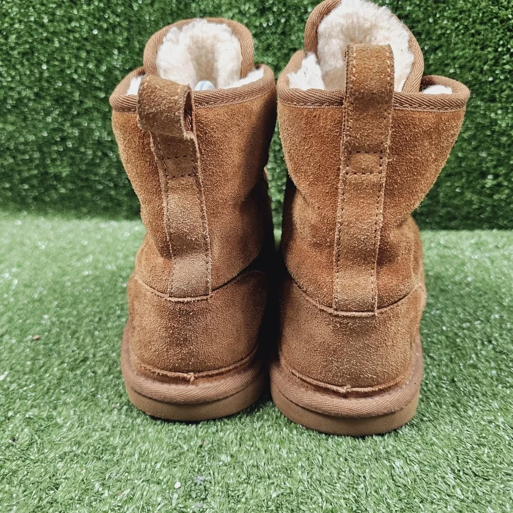 UGG please see