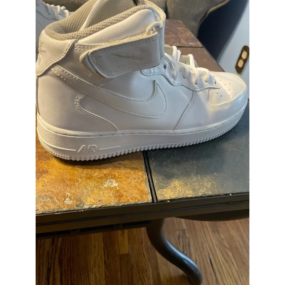Nike Air Force 1 Mid 07 Triple White fits like a size 9 tag‎ faded see photo