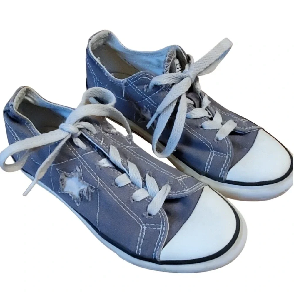 Converse Kids Grey and White Size 2 One Star Sneaker Shoes‎