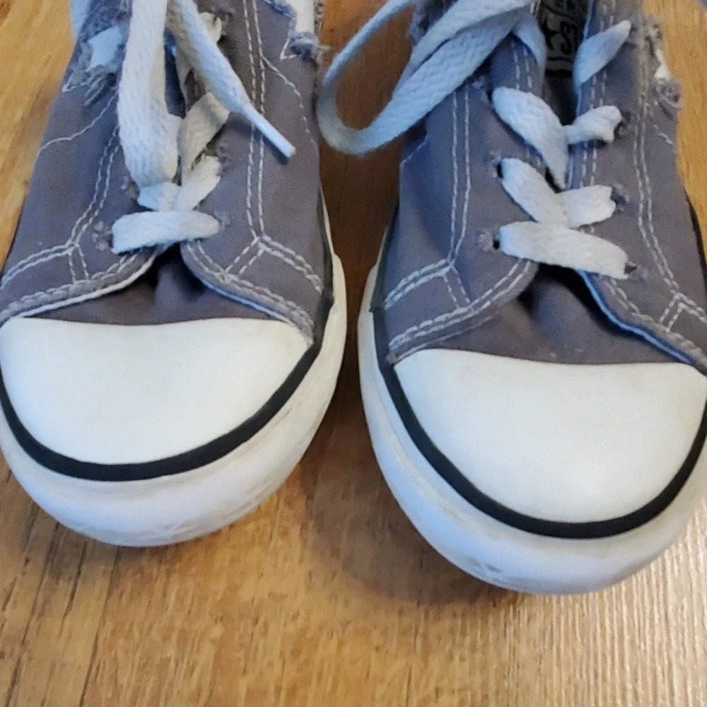 Converse grey white