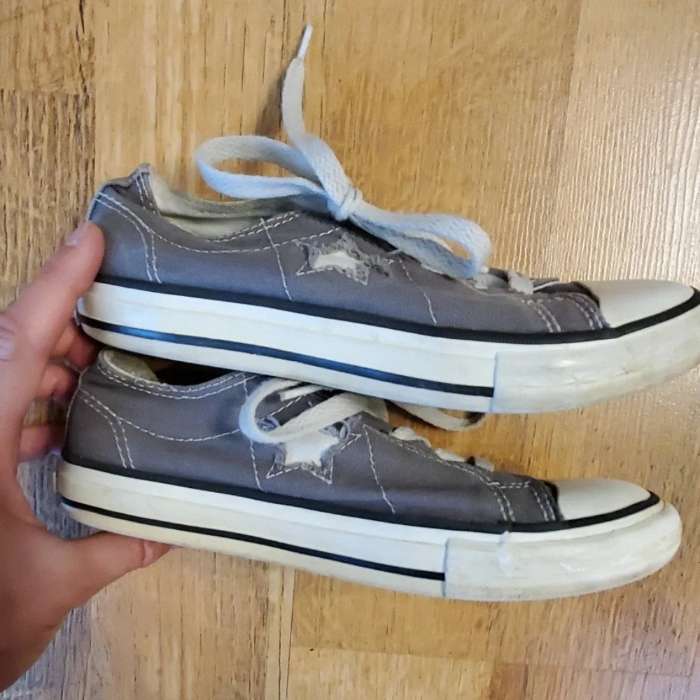 Converse grey white