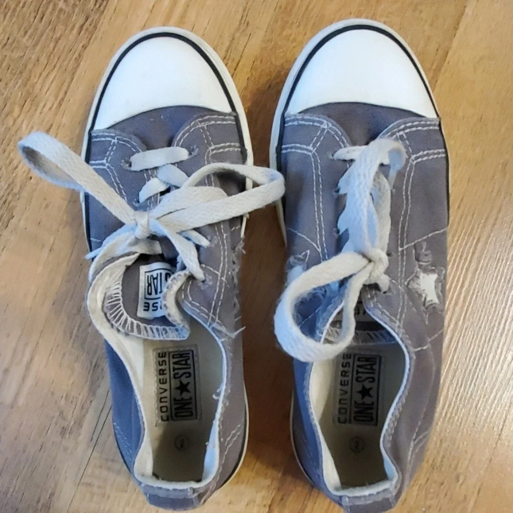 Converse grey white