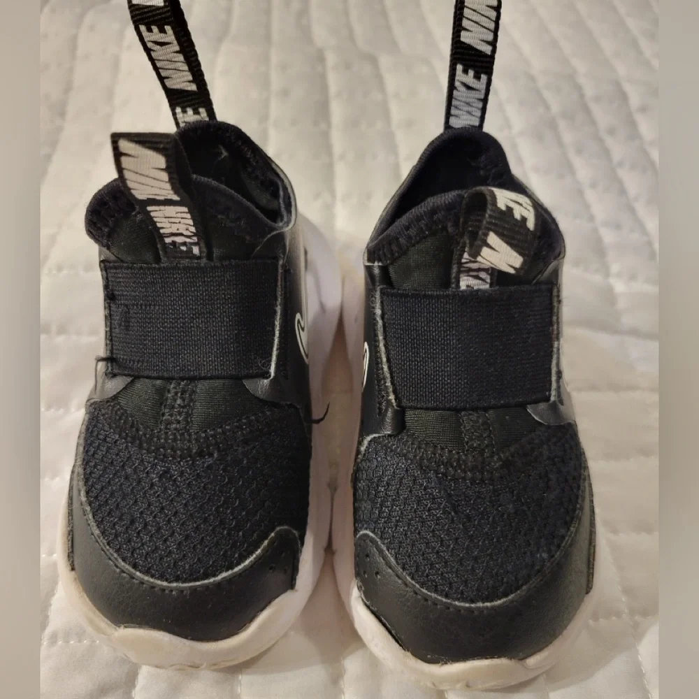 Nike Black Flex Runner 3 Sneakers Baby Size 4C Athletic Sporty Comfort Fan Fun