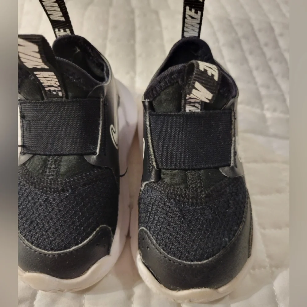 Nike Black Flex Runner 3 Sneakers Baby Size 4C Athletic Sporty Comfort Fan Fun