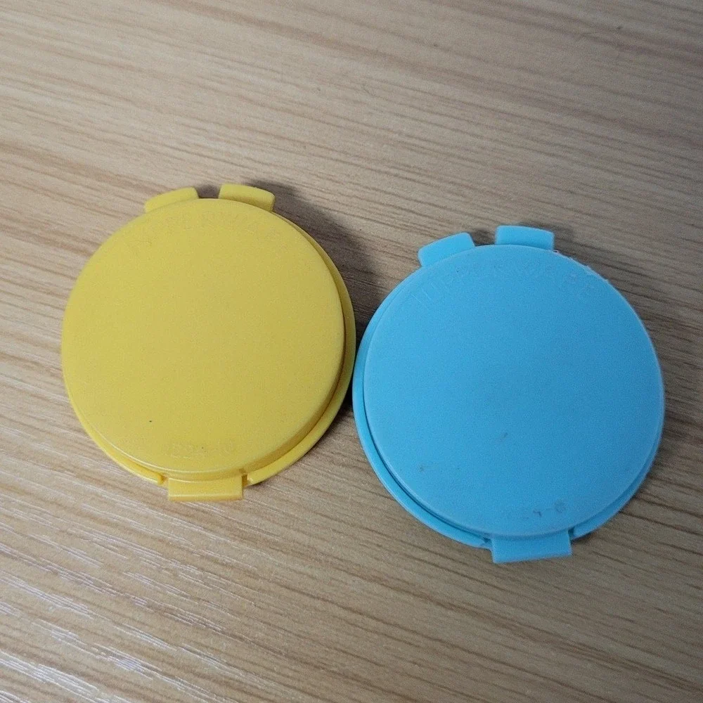 Tupperware round clamshell