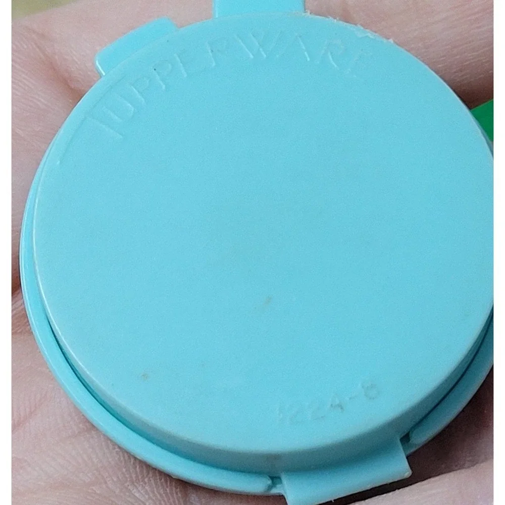 Tupperware round clamshell