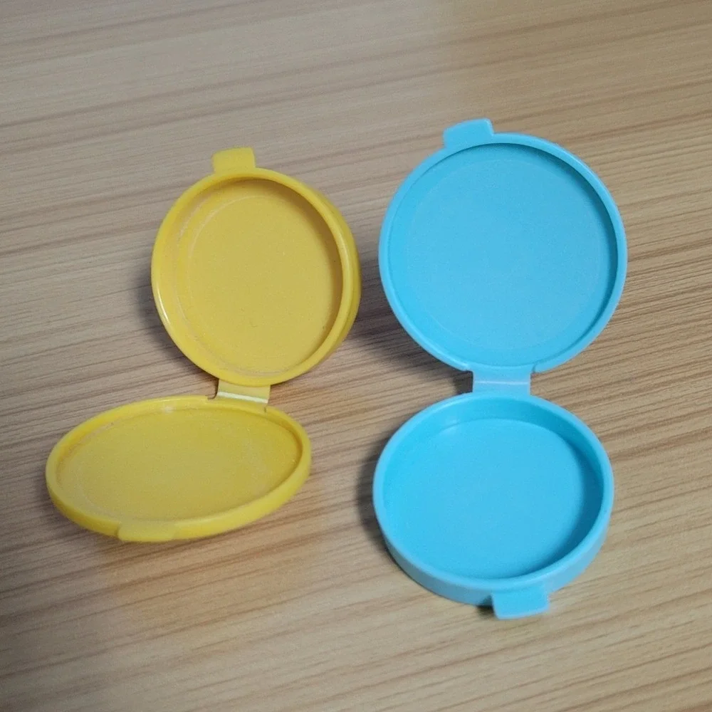 Tupperware round clamshell