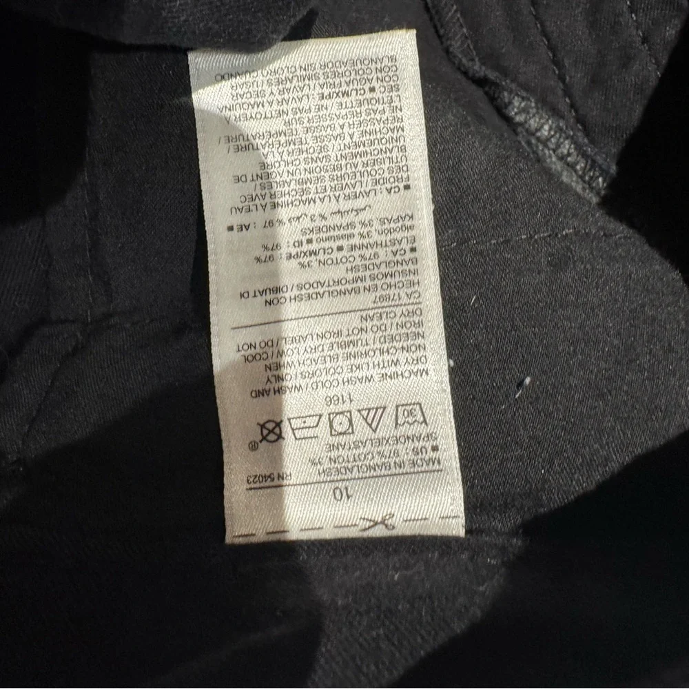 Old Navy Women's Black Bermudas