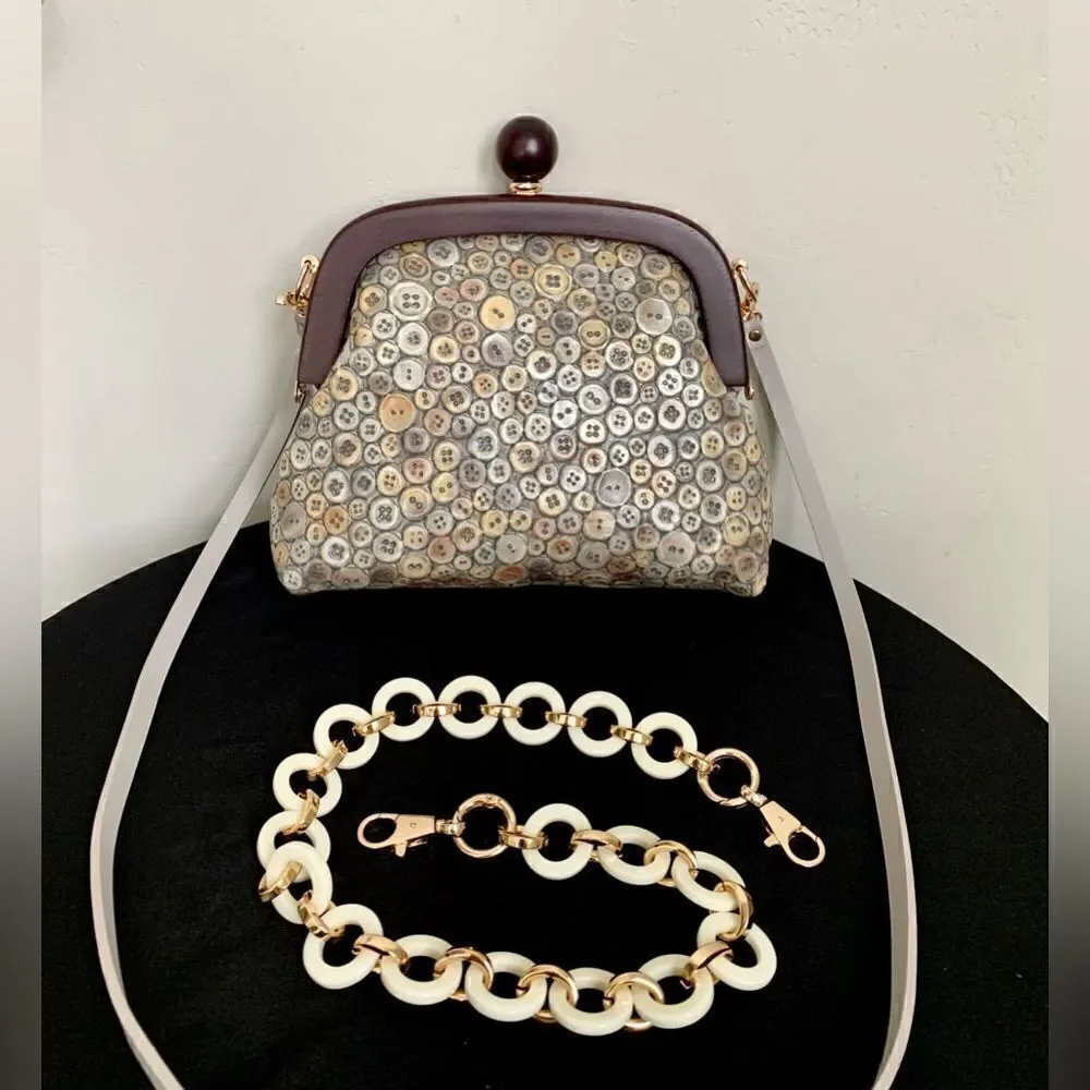 Laurie's Collection hold chain can