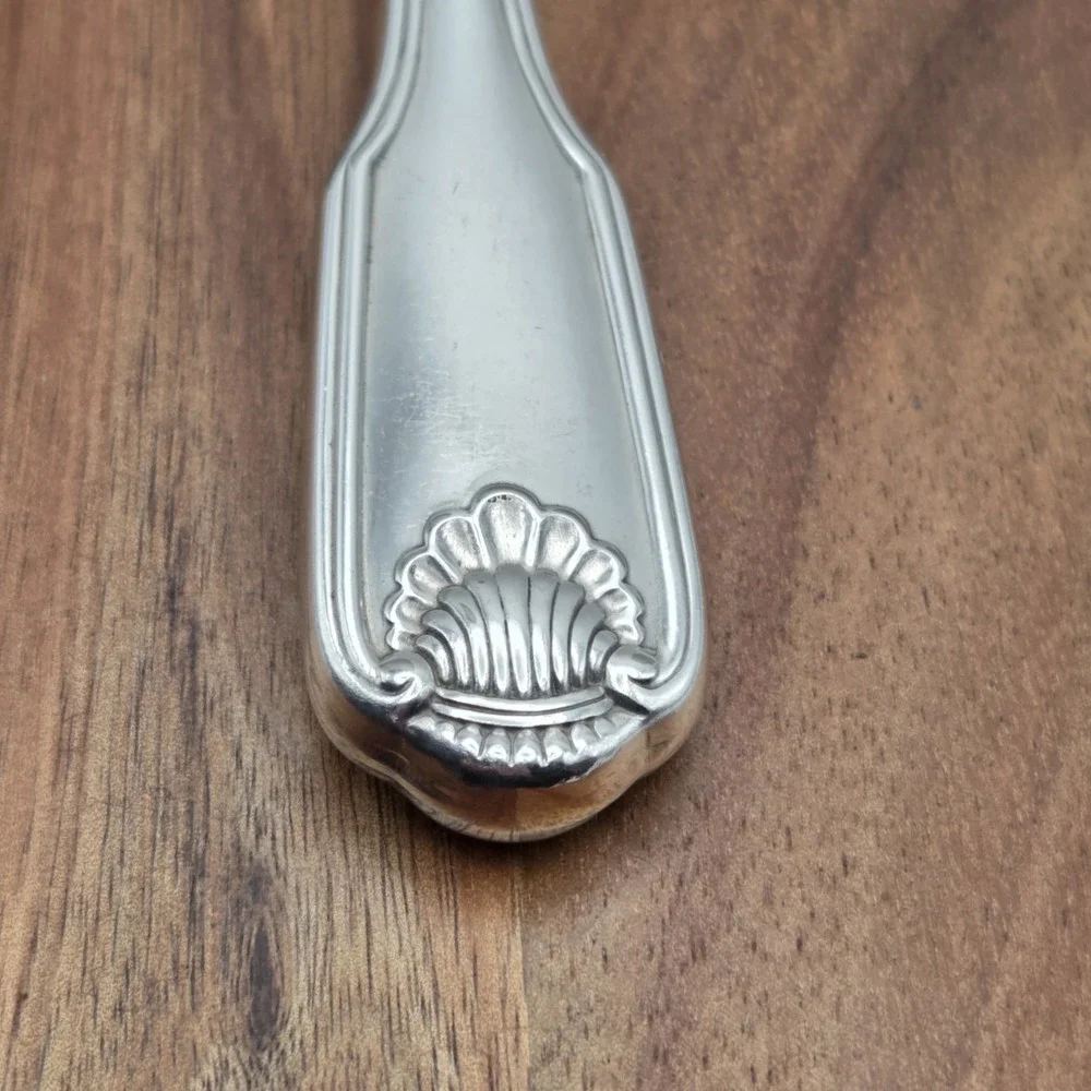Set Of 5 Oneida Community Silverplate Silver Shell Dinner Knives