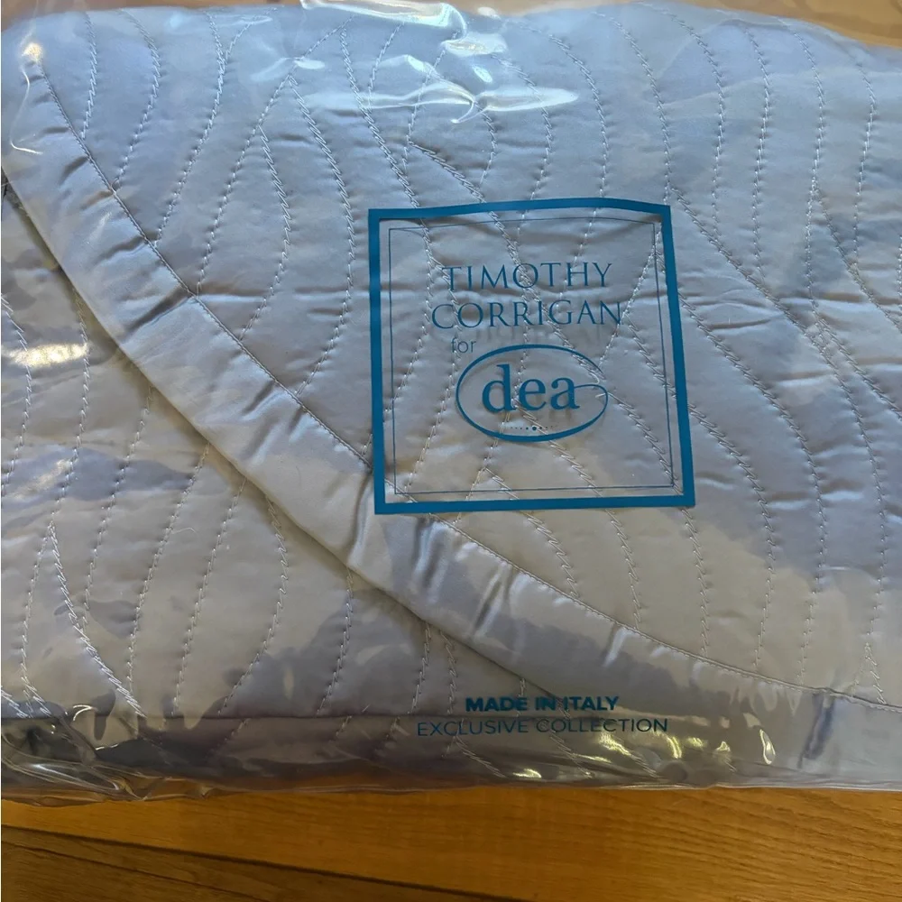 Timothy Corrigan Pelago quilt in Colonial Blue 2 shams! Retails for over $1200!