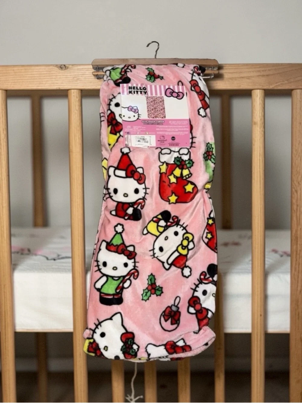 Hello Kitty Mistletoe‎ Pink Christmas Holiday Silk Touch Throw Blanket 50