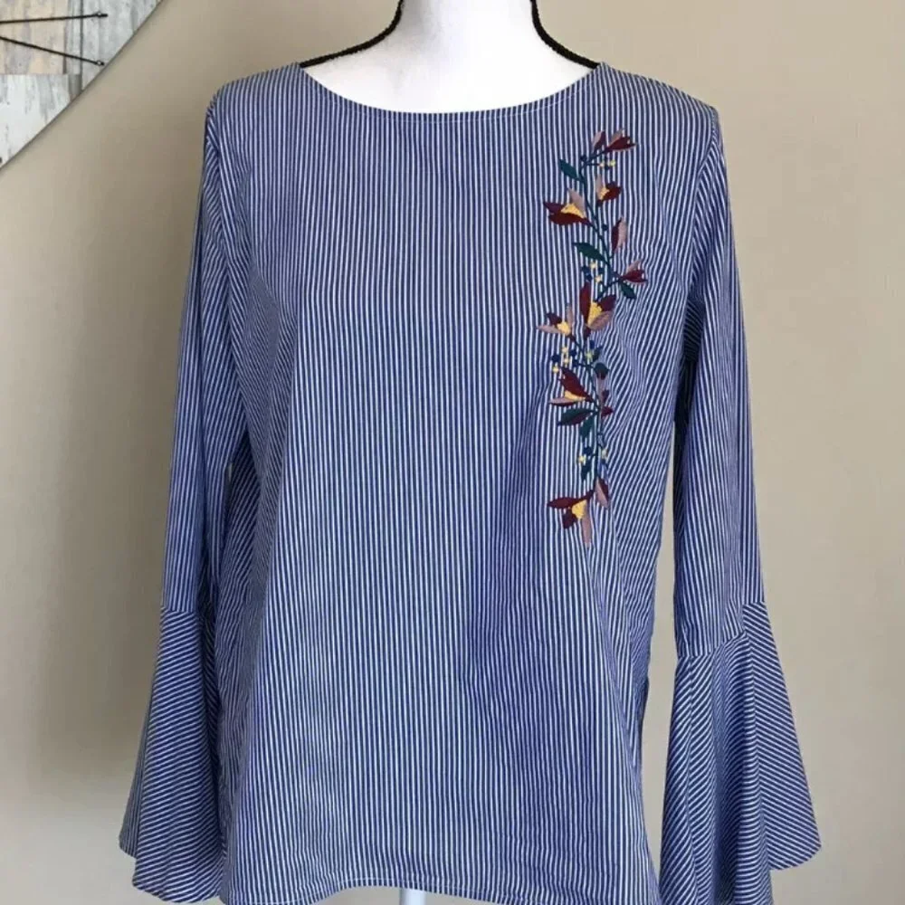 ST. JOHN'S BAY Bell Sleeve Embroidered Top Striped Blue White Floral Flower Boho