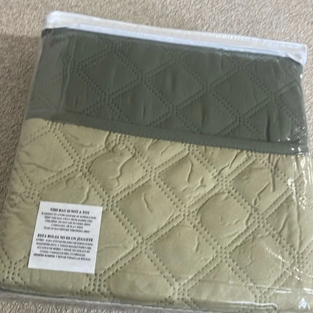 Royal Elegance BY Elaine Karen features reversible