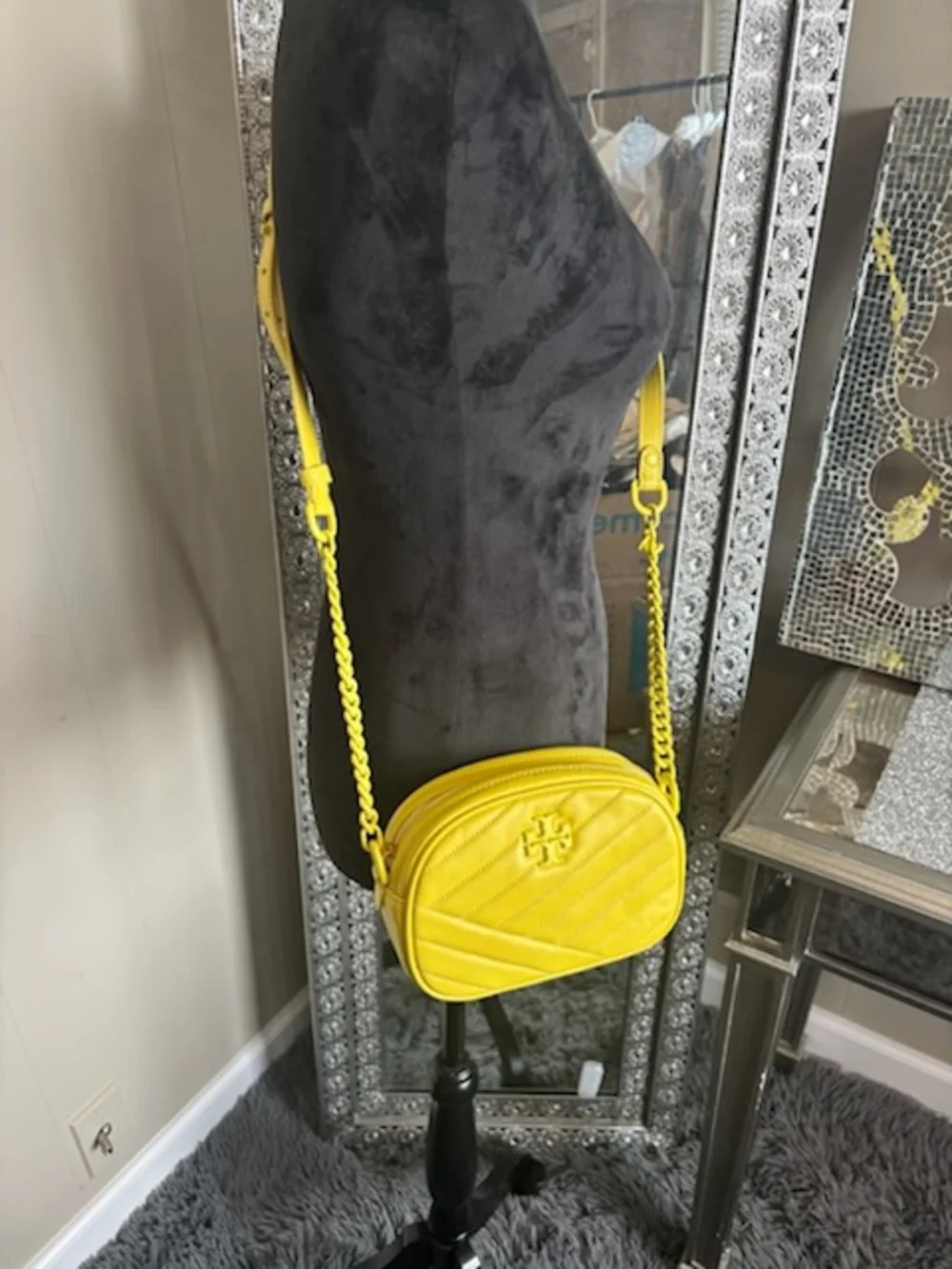 💕Tory Burch Kira Chevron Powder Coated Camera Bag Crossbody