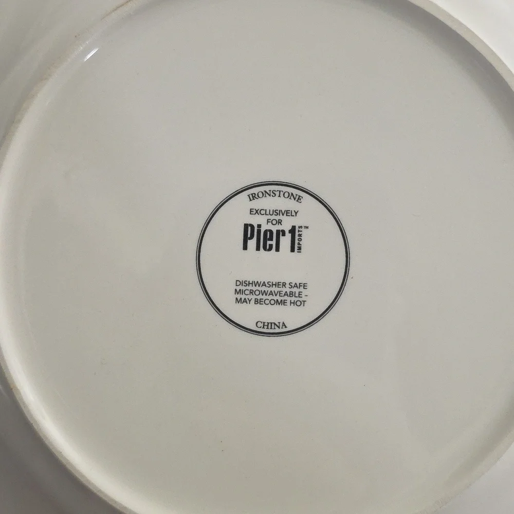 Pier 1 Grumpy White Cat Santa Christmas Plate Salad 9 Inch​