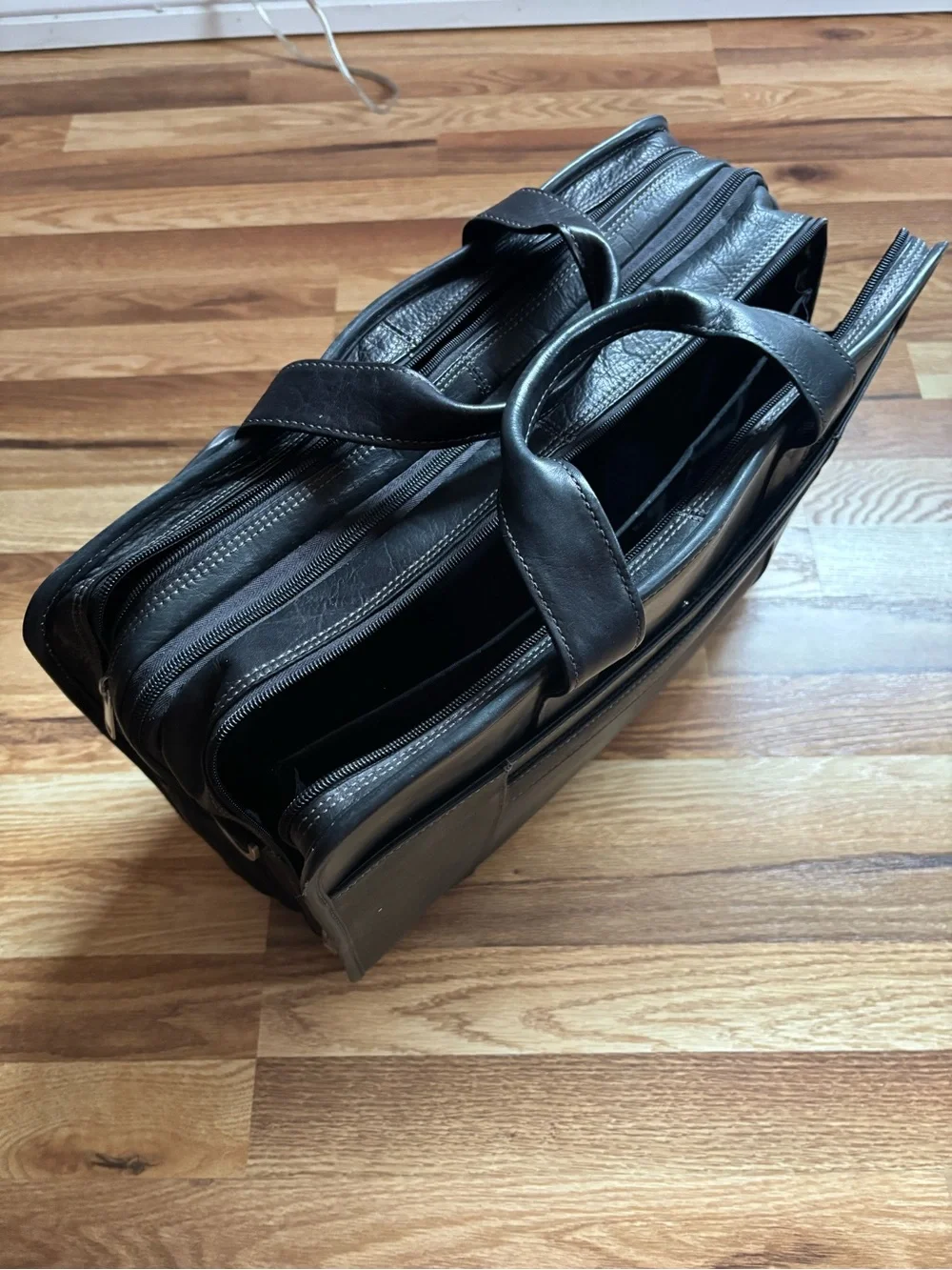 Wilsons Leather spacious black
