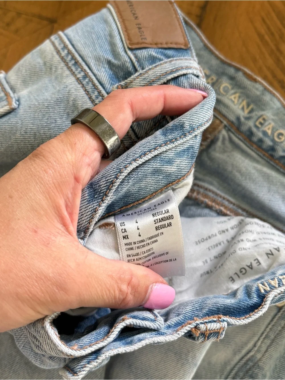 American Eagle Relaxed Mom Jean Womens Size 4 Regular Blue Denim Distressed