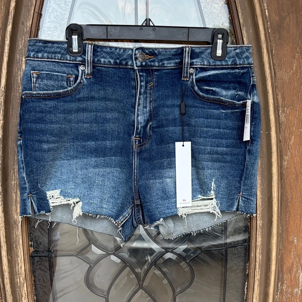 NWT Vigoss Ace High Rise Jean Shorts! Size 31