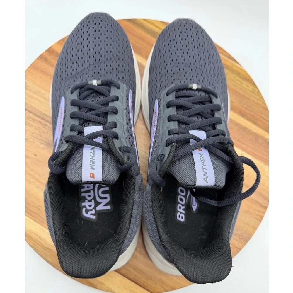 Brooks upper shows