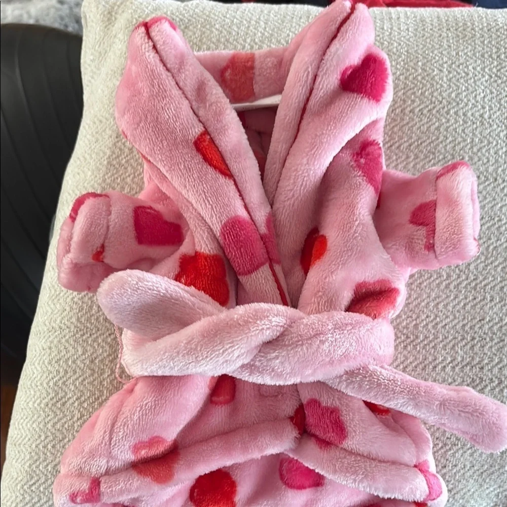 ❤️3 items for $15!❤️ Top Paw Pink Plush Robe with Heart Design