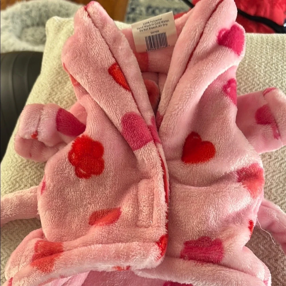 ❤️3 items for $15!❤️ Top Paw Pink Plush Robe with Heart Design