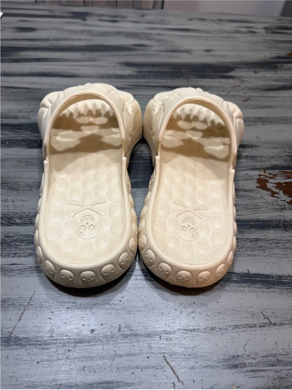 Skull Slides make statement