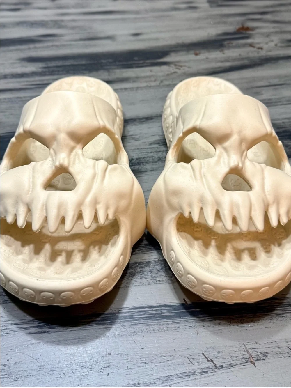 Skull Slides make statement