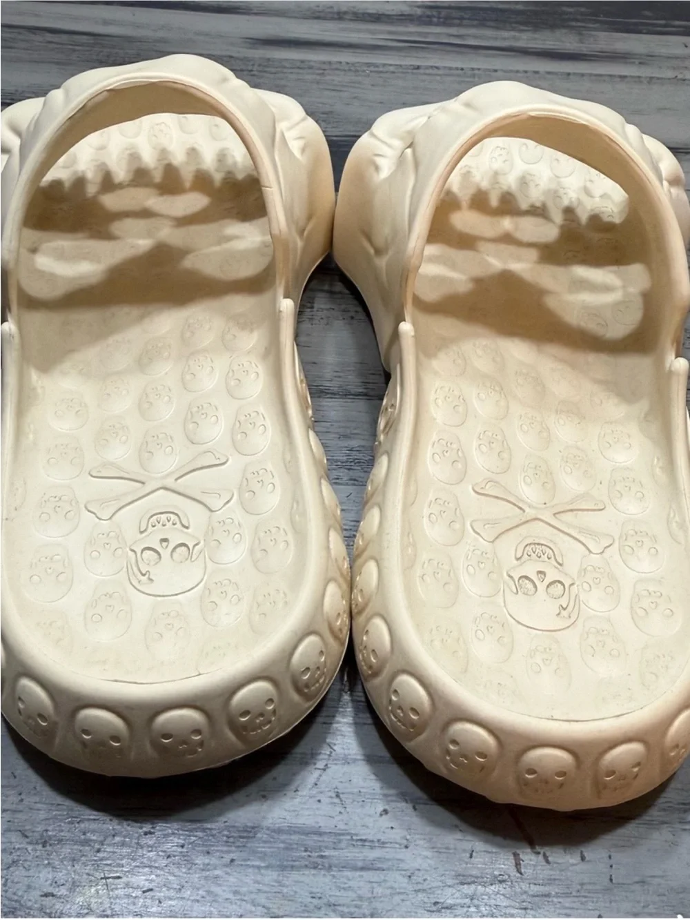 Skull Slides make statement