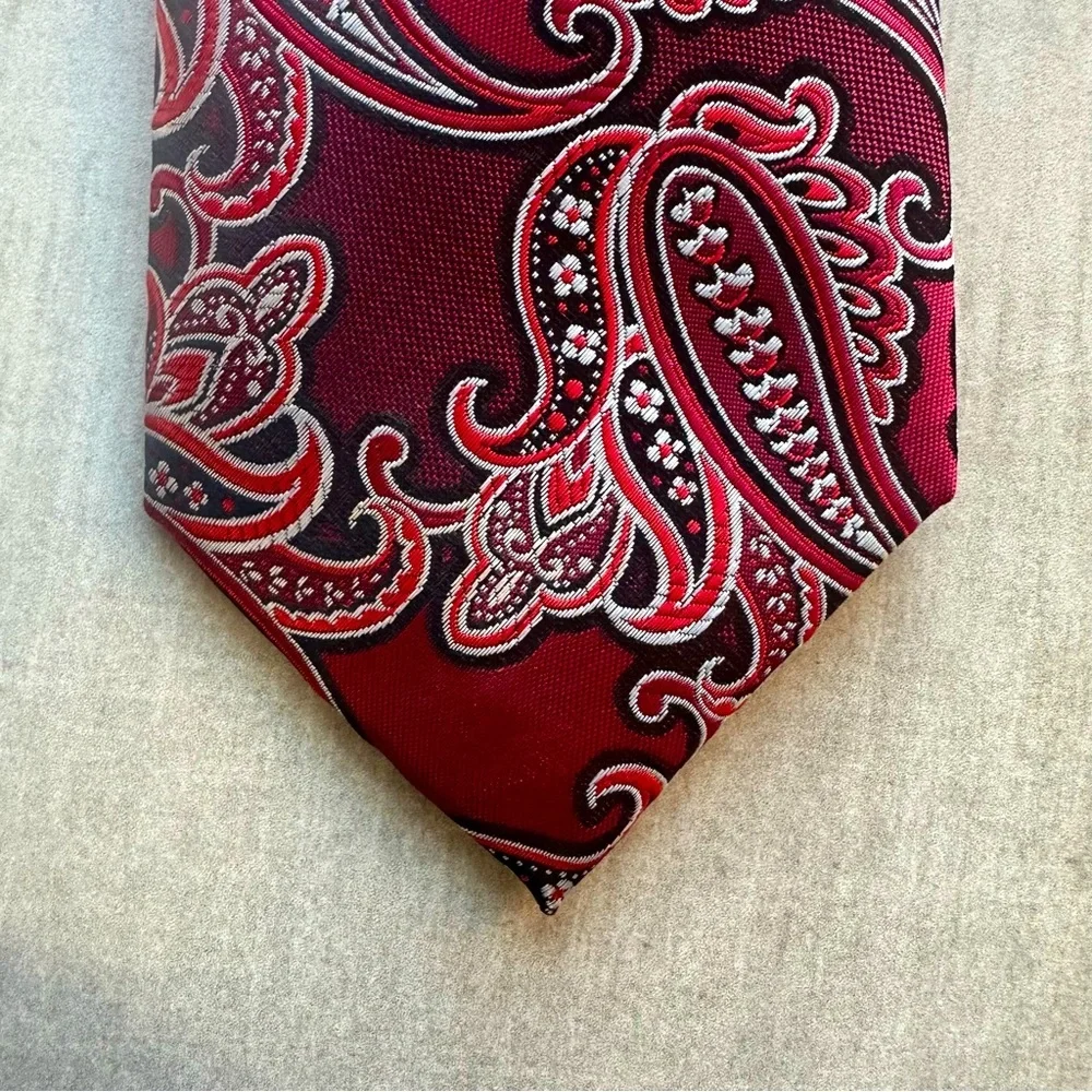 Synergy XL Red Paisley Tie - Stain Resistant
