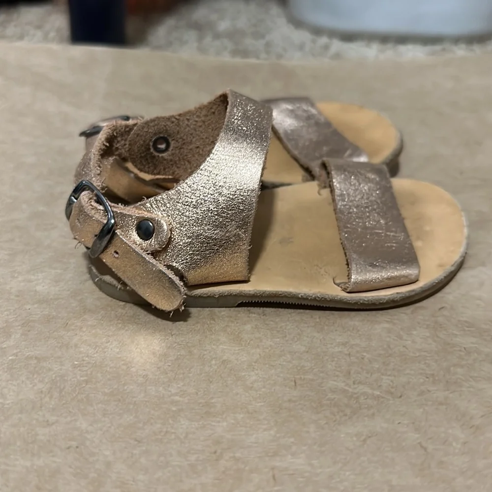 ZARA BABY BABY/ METALLIC greek STRAP SANDALS SIZE size 20 or 1 year in EUR SIZE