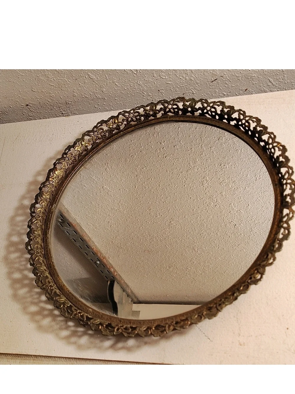 Antique-Style Gold Round Wall Mirror with Ornate Frame