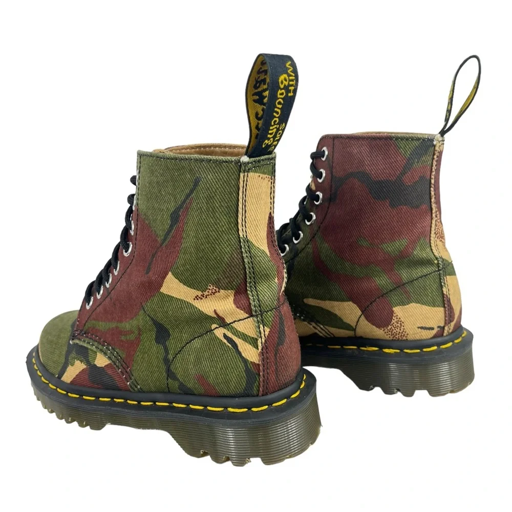 Dr. Martens out indoors be