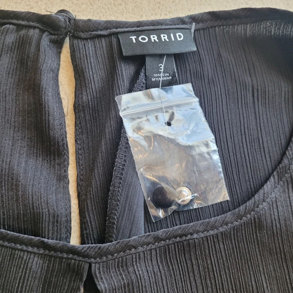Torrid Black‎ Shine Crinkle Gauze Swing Tank, Size 3, NWOT