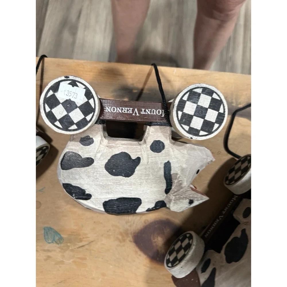 Design Masters wood pigs