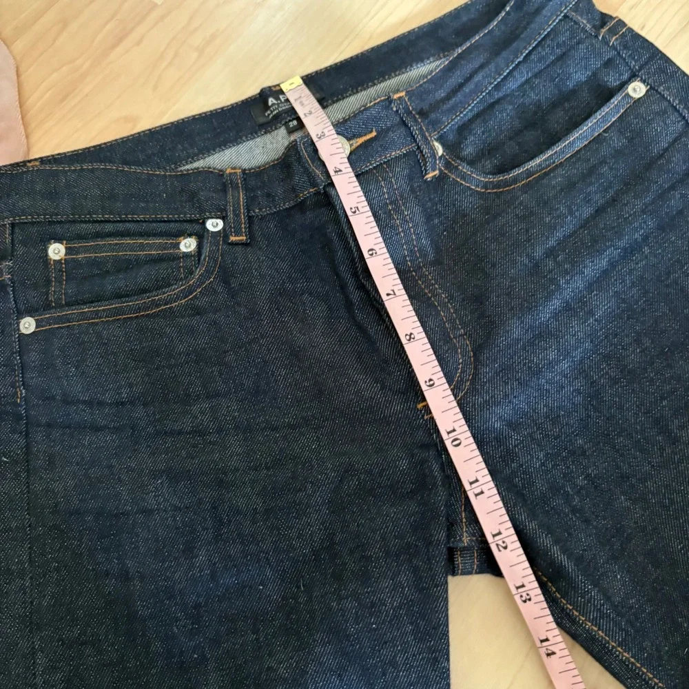 A.P.C. size 28