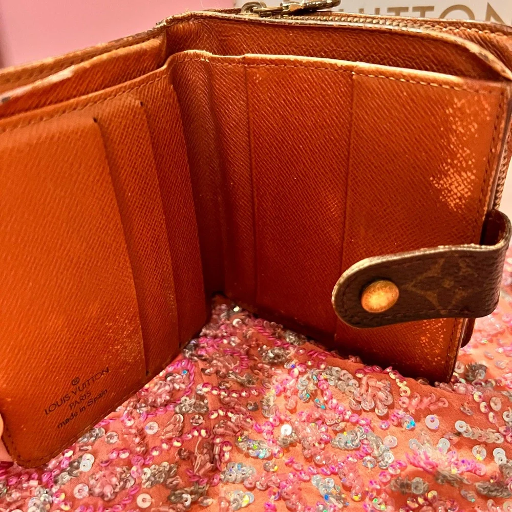 Louis Vuitton COA Compact Zippé wallet in the classic Monogram canvas EUC