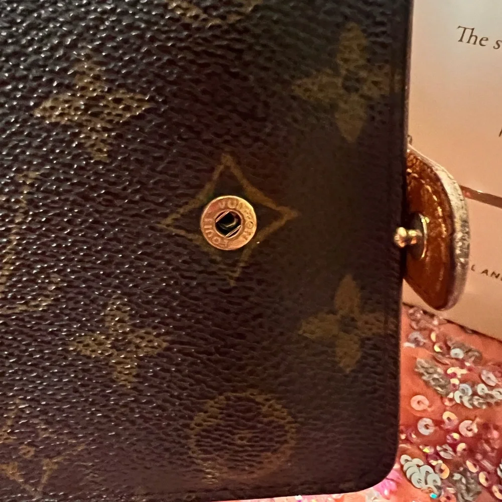 Louis Vuitton COA Compact Zippé wallet in the classic Monogram canvas EUC
