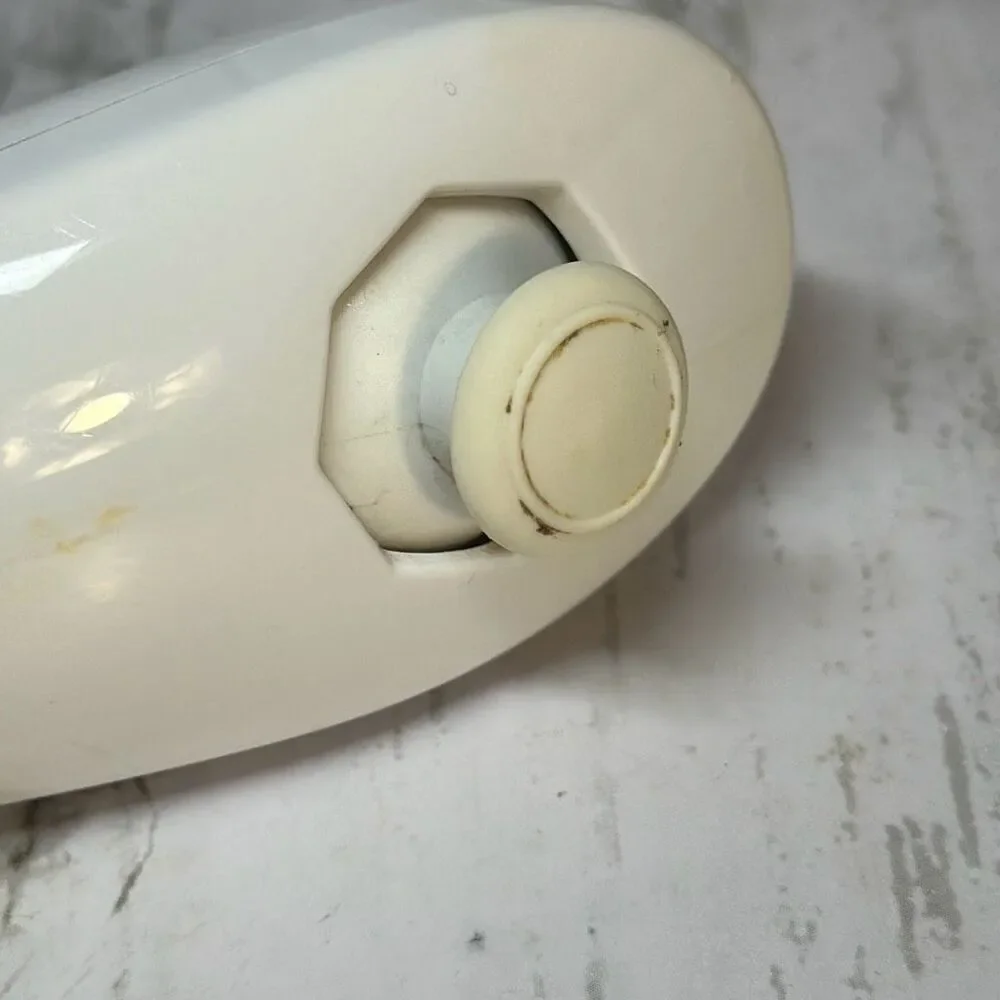 Nintendo Wii Nunchuk Controller Hand Curved Joystick and Wii‎ Controller RVL-003