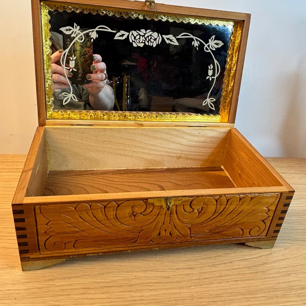 Vintage‎ Hand-Carved Wooden Dovetail Box Scenic Inlay Mirror - Honey Brown