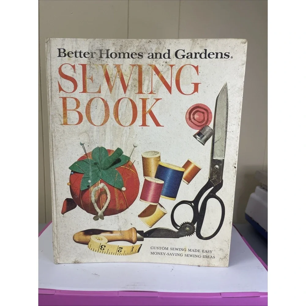 Better Homes & Gardens, Sewing book, 1972, 5 ring binder sewing book