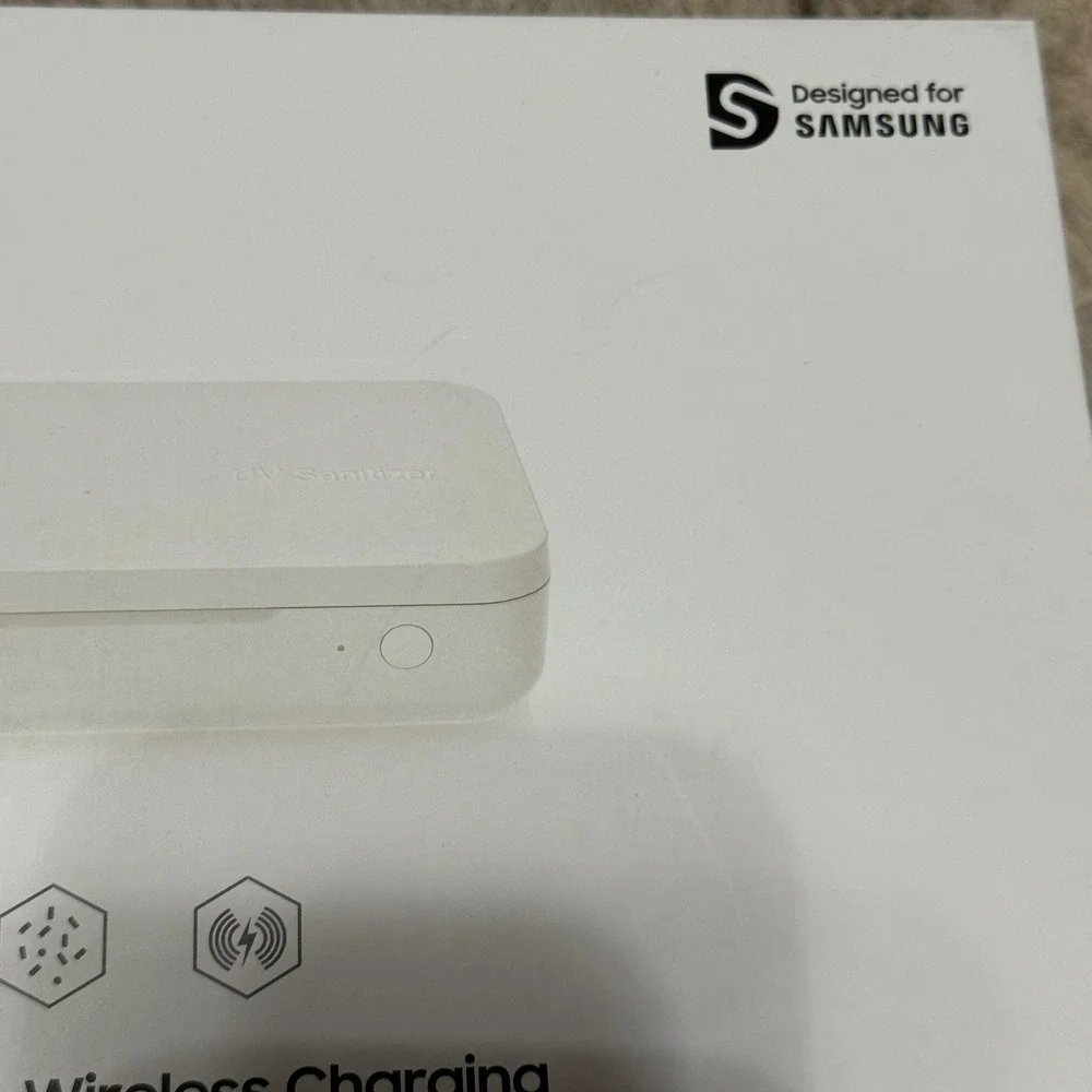 Samsung UV Sanitizer with Wireless Charging -‎ Kills 99% Bacteria - NEW